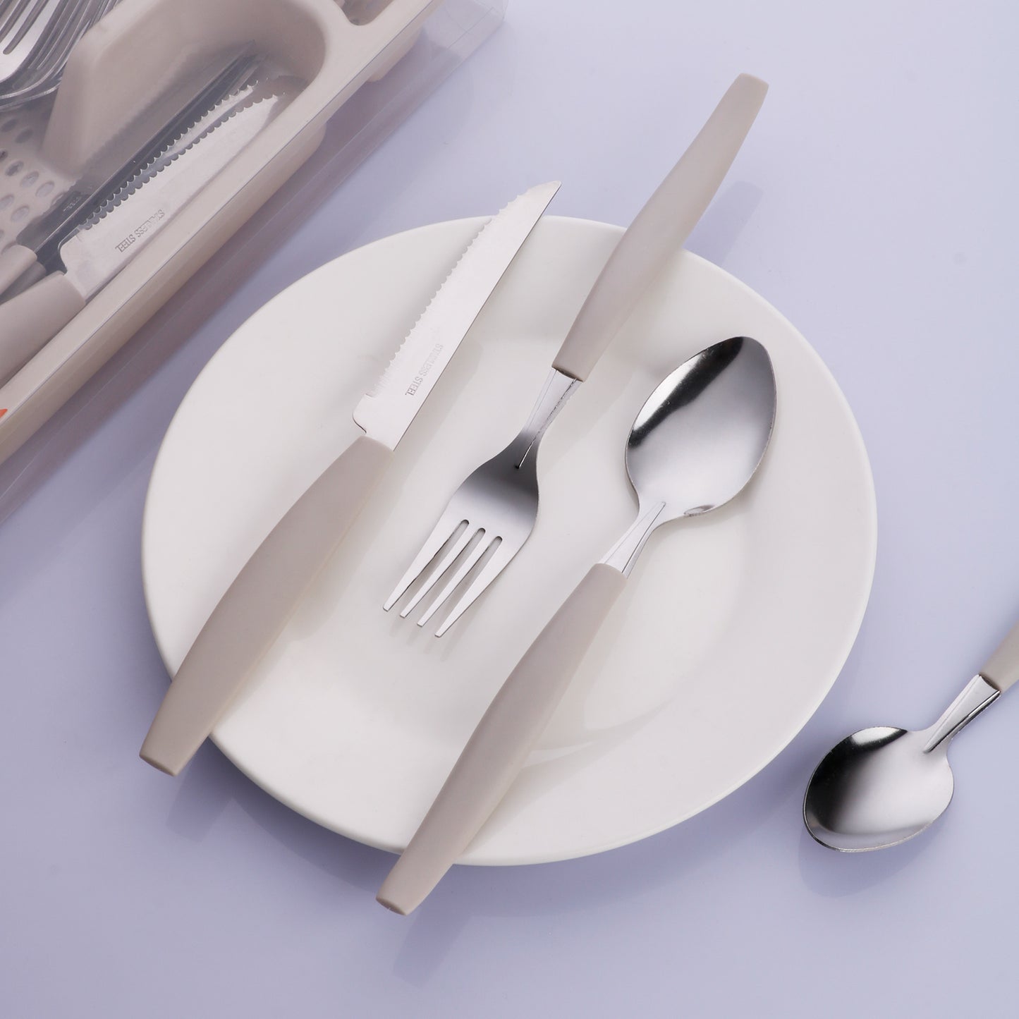 4-Piece Plastic Handle Stainless Steel Flatware Set with Comfortable Shape Handle
